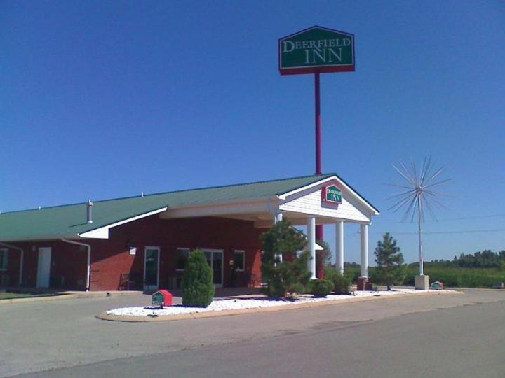 Deerfield Inn And Suites Steele Экстерьер фото