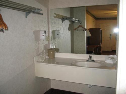 Deerfield Inn And Suites Steele Экстерьер фото