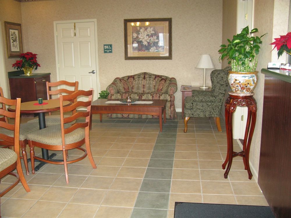 Deerfield Inn And Suites Steele Экстерьер фото
