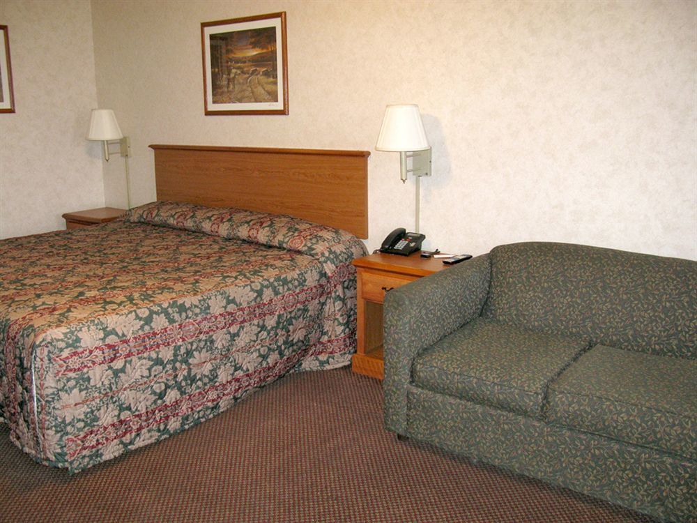 Deerfield Inn And Suites Steele Экстерьер фото