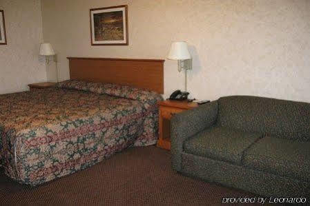 Deerfield Inn And Suites Steele Экстерьер фото